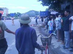 Dừng chờ đèn đỏ, thiếu nữ chết oan