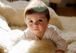 Phải làm gì khi con tôi hễ ăn, khóc là nấc?