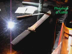 Mang đại đao, bình xịt, dùi cui đưa con cháu đi thi