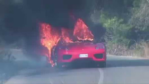 Clip: Siêu xe Ferrari của sao Argentina cháy đùng đùng