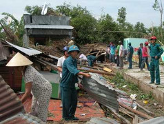 Lốc xoáy khủng khiếp, 60 người thương vong