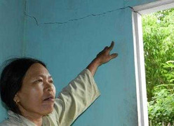 Chuyện lạ: Dân đi tránh mìn nổ giữa thời bình