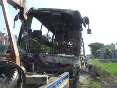 40 người đang ngủ, xe khách bốc cháy