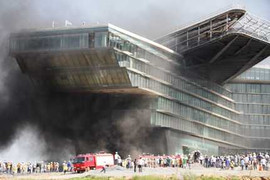 Khách sạn 5 sao ở Trung tâm Hội nghị quốc gia cháy lớn