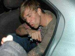 Chiêu bất ngờ giúp gã say 'lái xe' an toàn