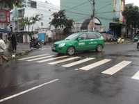 Bị taxi Mai Linh đâm, 2 nữ sinh nguy kịch