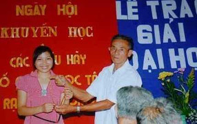 Dòng họ thưởng cả cây vàng cho học sinh đỗ đại học