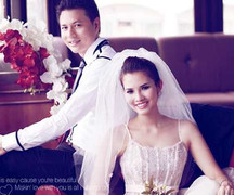 Hoa khôi Thời trang Huyền Trang lên xe hoa