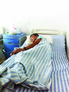 Trung Quốc: Đau lòng cha cắn con trai 12 tuổi gần chết