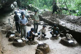 Bí mật hang mộ táng ở Tuyên Quang