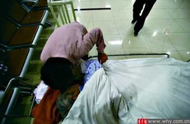 Bà lão 'chết đi sống lại', cả bệnh viện xin lỗi