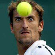 Cười 'té ghế' với tennis