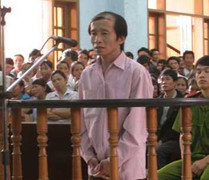 Hiếp dâm chị em song sinh 9 tuổi, lĩnh án 16 năm tù