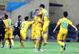 CLB Hà Nội thăng hạng, bầu Hiển chờ phán quyết