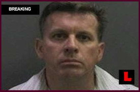 Đau buồn khi con tự tử, một phụ huynh đốt cháy trường