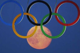 Ngỡ ngàng cảnh tượng trăng rằm lồng vào Olympic