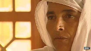 Thế giới 24h: Phẫn nộ cảnh sát ép dân khỏa thân