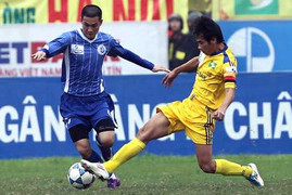 Công Vinh tịt ngòi ngày hồi hương, bầu Kiên lại thua