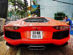 Siêu bò Aventador cam ở Việt Nam đeo biển số 'giá rẻ'