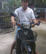 Hết thời, 'cò' đất bự về quê phụ mẹ phơi thóc