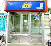 TP. HCM: Bắt quả tang 'Tây' rút tiền ATM bằng thẻ giả