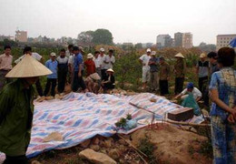 Chuyện xác ướp phơi mưa nắng ở cánh đồng Nhật Tân