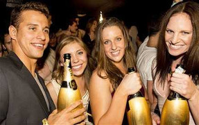 Bí mật Olympic: Nhanh hơn, mạnh hơn và... say hơn