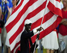 Tay súng đánh thuê thành người hùng Olympic