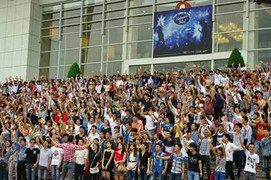 Showbiz Việt: Hát nửa câu cũng thành nghệ sĩ