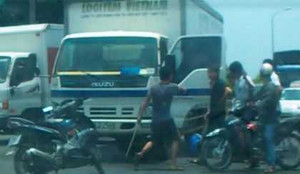Làm rõ vụ côn đồ hành hung lái xe bằng tuýp sắt