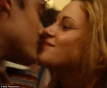 Kristen Stewart 'muối mặt' tránh né công chúng