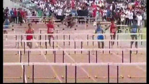 VĐV chạy vượt rào kiểu... xấu tính