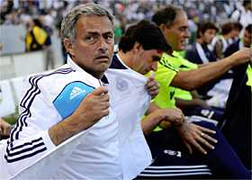 Mourinho làm lành với Tito, 'đòi' Bóng Vàng cho Ronaldo