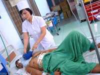 Thoát chết sau khi tự cắt đứt khí quản