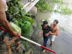 'Hiệp sĩ' lao mình xuống sông bắt cướp