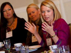 Về Yahoo, tân CEO nữ xinh đẹp, tài năng đã làm gì?