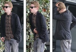 Sao 'Ở nhà một mình' dặt dẹo trên đường phố