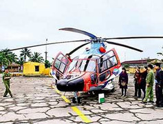 Trực thăng đưa người bị tai nạn đi cấp cứu