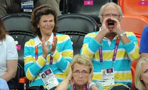 Điếc tai vì vị vua... lắm mồm trên khán đài