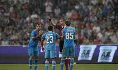 Uất ức thua Juve, Napoli từ chối lên nhận giải