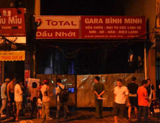 Hà Nội: Bất cẩn khi thắp nến, cháy mất ô tô