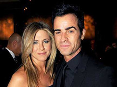 Người tình kém tuổi cầu hôn Jennifer Aniston