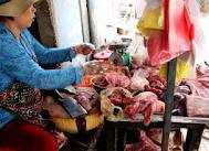 Thịt sống chỉ được bán trong 8 giờ: Quản kiểu gì?