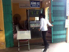 Xăng tăng: Cây xăng vắng khách, chuyên gia 'lại tăng à'