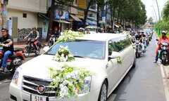 Limousine, siêu mô tô đón dâu xôn xao Sài Gòn