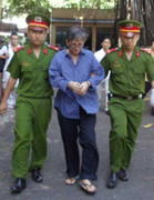 'Siêu lừa' mang tiền âm phủ đi mua xe