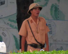 CSGT 'không có tên' khi làm nhiệm vụ