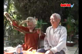 Cụ ông 85 tuổi có mái tóc dài... 3 mét