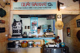 Nhà hàng thời bao cấp siêu 'độc' giữa lòng Thủ đô