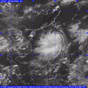Bão giật cấp 13 đổ bộ vào biển Đông